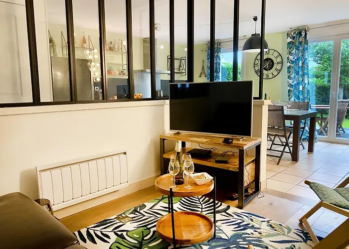 Reine Bow - Yourhosthelper Trouville-sur-Mer